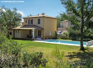 an external view of a house and a swimming pool at Lagrange Vacances Domaine de Fayence in Fayence