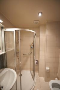 Bilik mandi di LUX privatni apartman 411 u sklopu HOTEL VUČKO JAHORINA +31 gambar