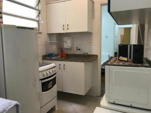 Η κουζίνα ή μικρή κουζίνα στο Apartamento Copacabana 876 +68 φωτογραφίες