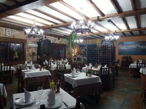Hosteria Doña Conchi tesisinde bir restoran veya yemek mekanı