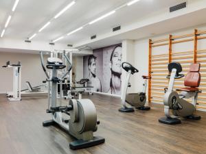 The fitness centre and/or fitness facilities at H10 Mediterranean Village