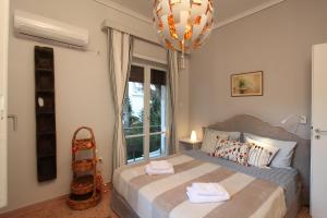 Postel nebo postele na pokoji v ubytování Stylish Flat at Edem Beach by Athenian Homes + 9 fotografií