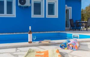 Bazén v ubytování Blue Holiday House with Private Pool nebo v jeho okolí