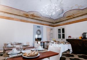 a dining room with a table and a chandelier at Moonfrà in Antignano