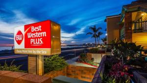 una mejor señal de Western plus frente a un edificio en Best Western Plus Dana Point Inn-by-the-Sea, en Dana Point