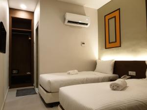 Ants Hotel客房内的一张或多张床位