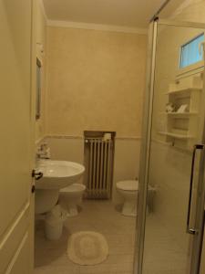 a bathroom with a sink and a toilet and a shower at Bed&Breakfast Giardini di Corte in Toscolano Maderno +47 photos