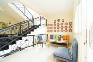Posezení v ubytování Pratisarawirya Guesthouse by ecommerceloka + 31 fotografií