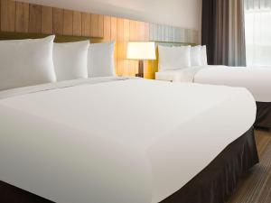 a large white bed in a hotel room at Country Inn & Suites by Radisson, Lewisburg, PA in Lewisburg