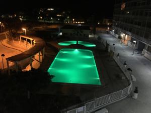 Basen w obiekcie 2 dorm.A/A.Vista mar.WiFi.Gym.Sauna.Terraza.Parking. lub w pobliżu