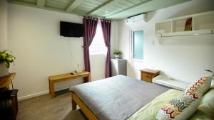Postel nebo postele na pokoji v ubytování Sleep Box Hostel Phú Quốc