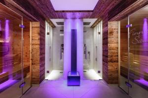 Ένα μπάνιο στο Alpinlounge Rätia Appartements