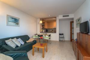 A kitchen or kitchenette at Costabravaforrent Balco 2