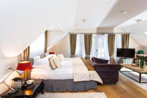 TV a/nebo společenská místnost v ubytování Lesar Hotel Angel - Member of Hip Hotels