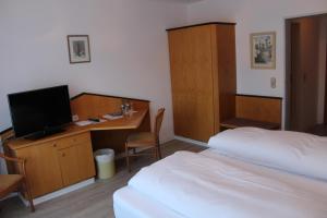 Ένα ή περισσότερα κρεβάτια σε δωμάτιο στο Gästehaus am Kurpark