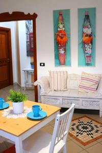 a living room with a table and a couch at Charming GEA in San Felice a Cancello