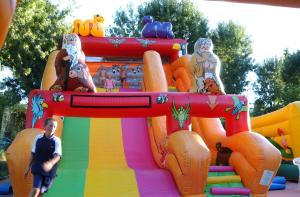 Gallery image of Happy Camp mobile homes in Camping Bella Italia in Peschiera del Garda