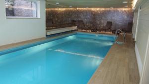 Swimming pool sa o malapit sa Hotel Sonnhof