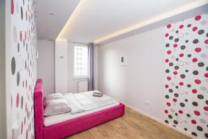 Tempat tidur dalam kamar di Star4You Apartments
