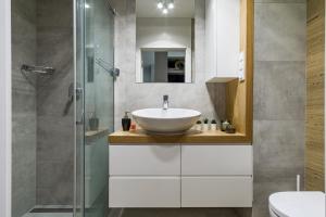 Kúpeľňa v ubytovaní Mennica Residence Chic Apartment
