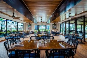 Restoran või mõni muu söögikoht majutusasutuses Margaritaville Beach Resort Playa Flamingo