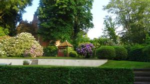 a garden with a small gazebo and some bushes at Maison Montana in Brussels