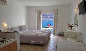 Posteľ alebo postele v izbe v ubytovaní Paros Paradise Apartments