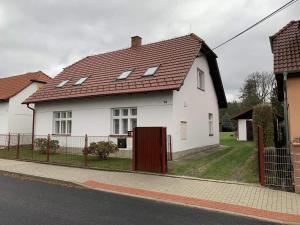a white house with a brown roof on a street at Rekreační dům Sudoměřice u Bechyně in Sudoměřice