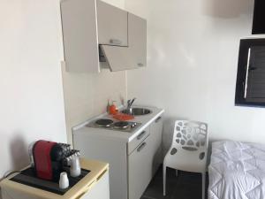 A kitchen or kitchenette at San Giorgio Rooms