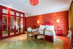 Postel nebo postele na pokoji v ubytování Hotel Ai Reali - Small Luxury Hotels of the World