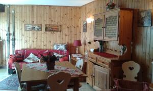 A seating area at Sella Ronda Apartment