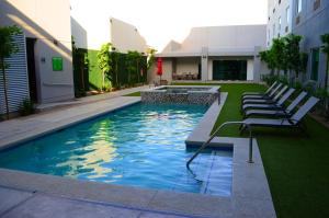 a swimming pool in the middle of a building at Hotel Araiza San Luis R.C. in San Luis Río Colorado