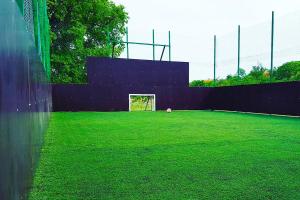 Zahrada ubytování Holiday Home Marko with football field