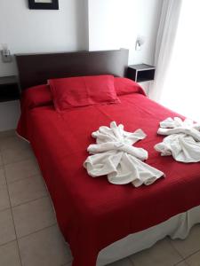Una cama o camas en una habitación de Hostal Camp de Mar