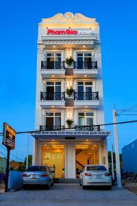 two cars parked in front of a hotel at PHAM GIA HOTEL Mui Ne in Mui Ne