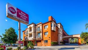 a street sign in front of a building at Best Western PLUS La Mesa San Diego in La Mesa