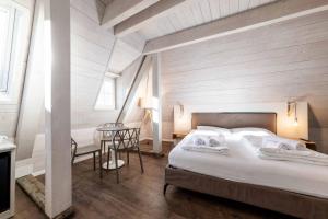 Postel nebo postele na pokoji v ubytování Stay COOPER l Guesthouse zum Löwen