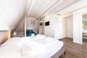 Postel nebo postele na pokoji v ubytování Stay COOPER l Guesthouse zum Löwen