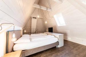 Postel nebo postele na pokoji v ubytování Stay COOPER l Guesthouse zum Löwen