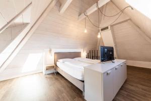 Postel nebo postele na pokoji v ubytování Stay COOPER l Guesthouse zum Löwen