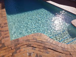 Kolam renang di atau dekat dengan Serengeti Heide Self Catering Flats