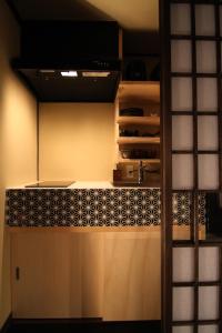 Η κουζίνα ή μικρή κουζίνα στο Shikoku an Machiya House