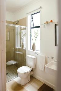 Ein Badezimmer in der Unterkunft Radium Hall Guest House