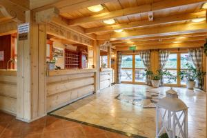 Restauracja lub miejsce do jedzenia w obiekcie Ośrodek Wypoczynkowy Marymont przy Dolinie Kościeliskiej