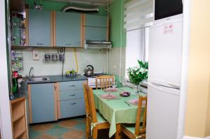 Кухня або міні-кухня у Babylon Apartments
