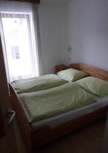 A bed or beds in a room at Temblhof