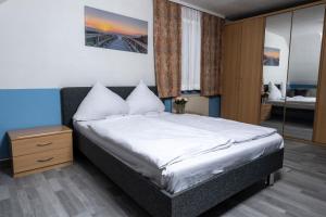 Ein Bett oder Betten in einem Zimmer der Unterkunft Hotel Stern