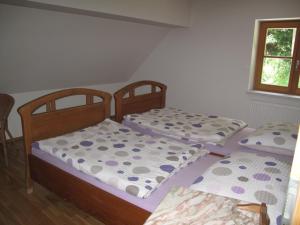 En eller flere senge i et værelse på Forsthaus Glashütte