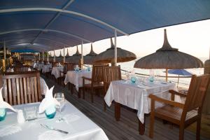 Restoran ili drugo mesto za obedovanje u objektu Pearle Beach Resort & Spa