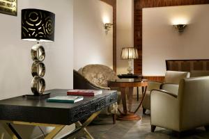 Uma área de estar em UNA HOTELS Decò Roma